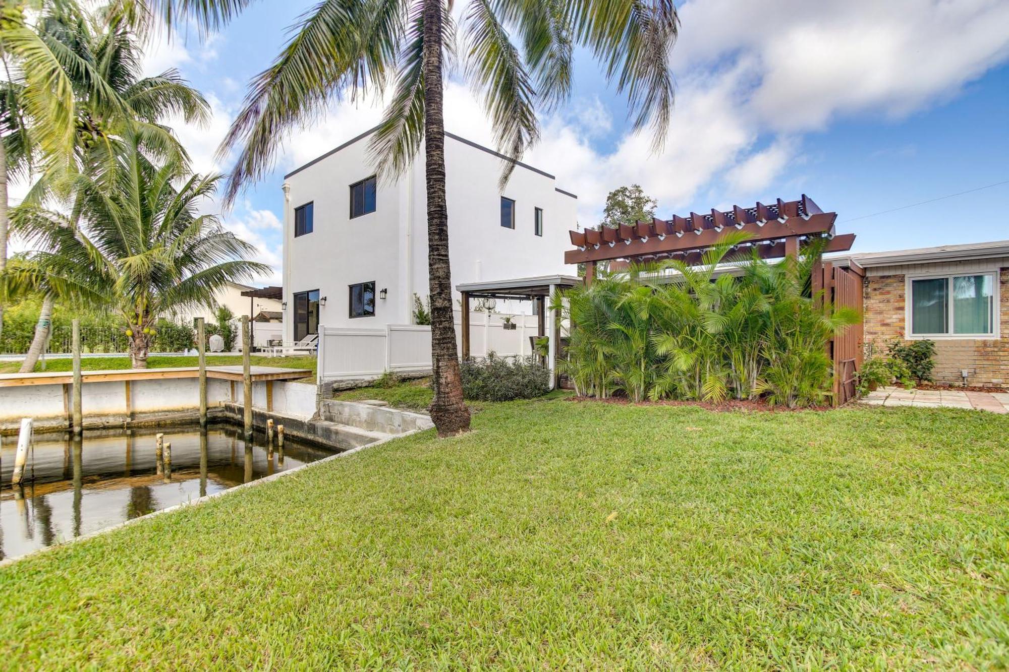 Canal Side Retreat With Dock, By Hollywood Boardwalk Fort Lauderdale Exterior photo
